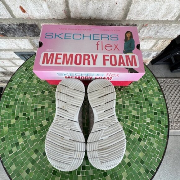 SKECHERS GLIDER STUNNER TAUPE 6.5 WIDE FIT - Picture 4 of 11